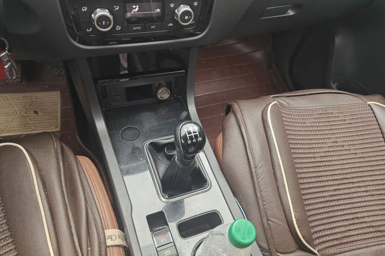 Used Yema T70 2016 1.8L Manual Elite Version Gear Lever