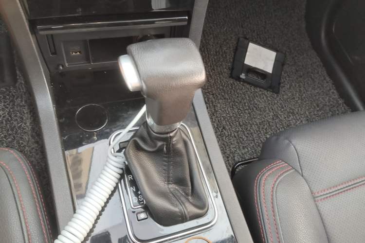 Used Yema T70 2016 1.8T CVT Elegant Model Gear Lever