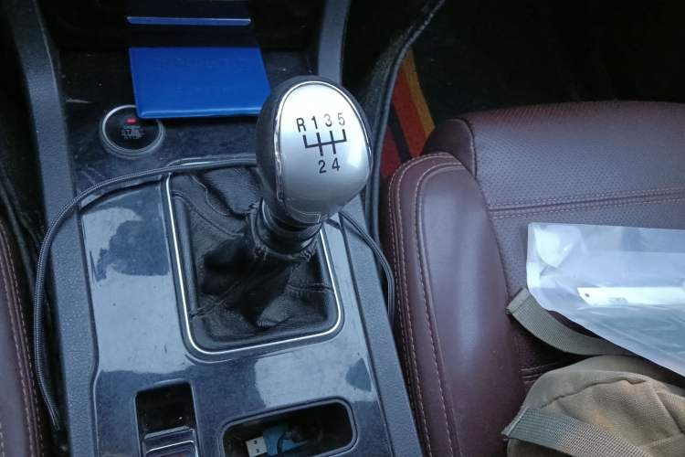 Used Yema T70 2016 Upgraded Model 1.5T Manual Luxury Version Gear Lever
