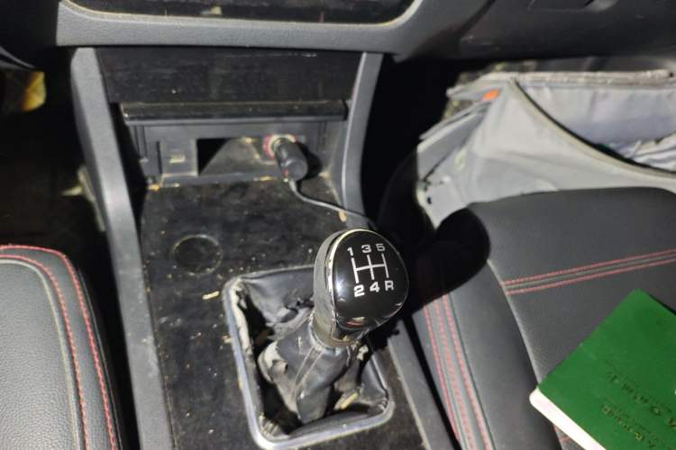 Used Yema T70 2016 Upgraded Model 1.8L Manual Elite Version Gear Lever