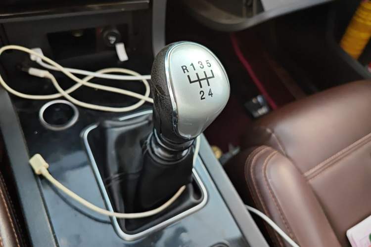 Used Yema T70 2016 Upgraded Model 1.5T Manual Luxury Version Gear Lever