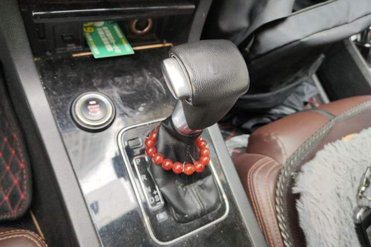 Used Yema T70 2016 1.8T CVT Elegant Model Gear Lever