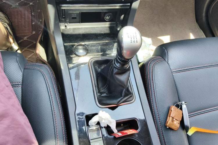 Used Yema T70 2016 Upgraded Model 1.8L Manual Elite Version Gear Lever