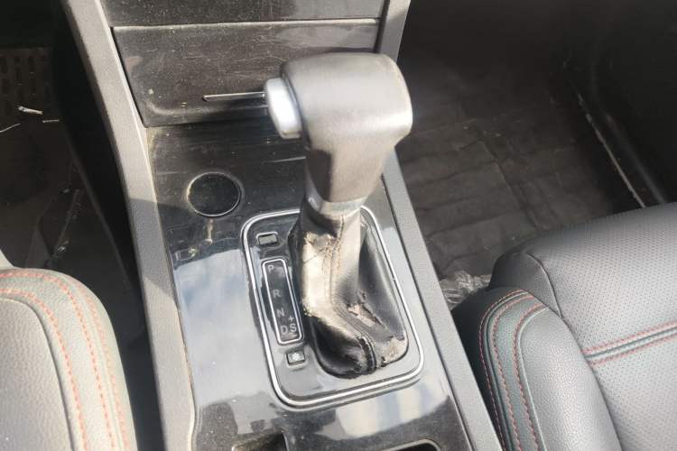 Used Yema T70 2016 1.8T CVT Elegant Model Gear Lever