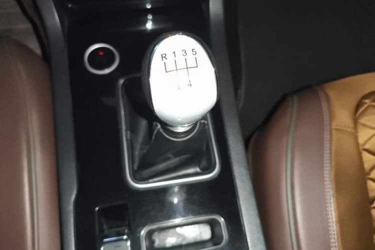 Used Yema T70 2016 Upgraded Model 1.5T Manual Luxury Version Gear Lever