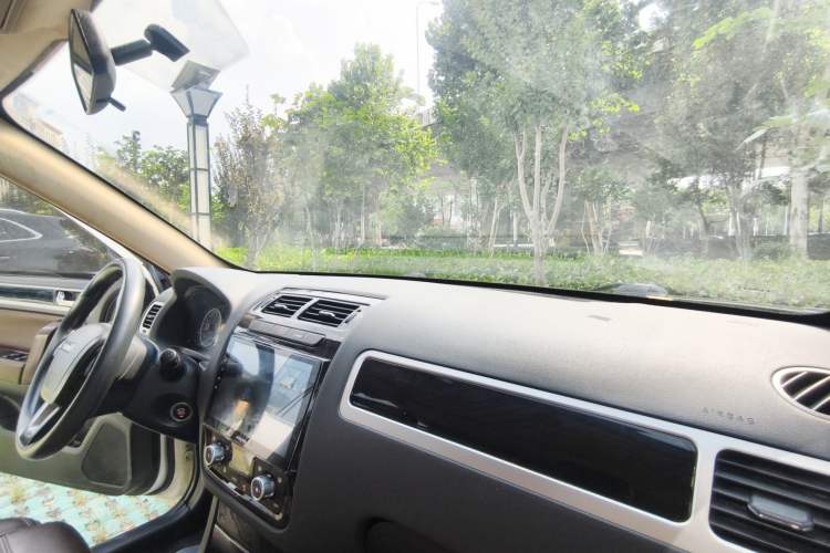 Used Yema T70 2016 Upgraded Model 1.8L Manual Elite Version Interior 11