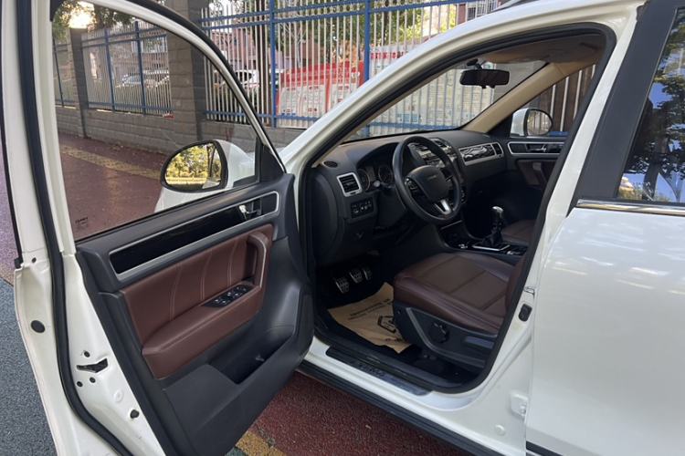 Used Yema T70 2016 Upgraded Model 1.5T Manual Leading Version Interior 2