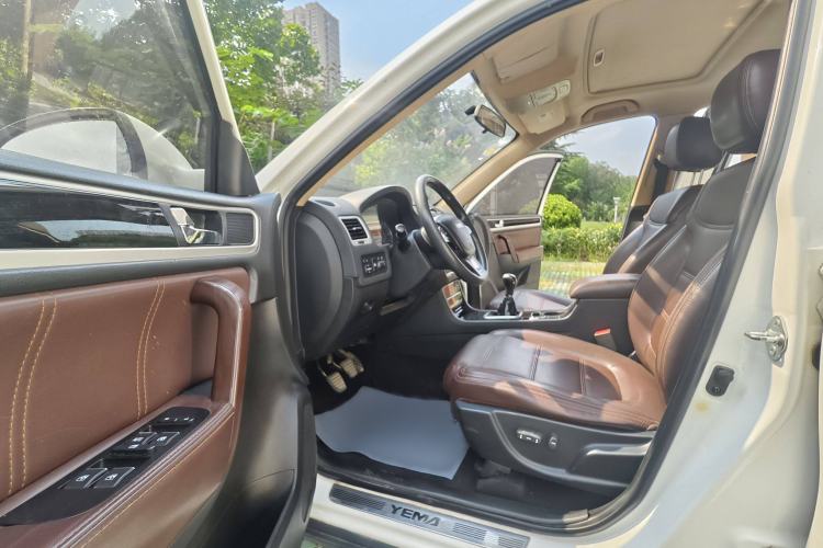 Used Yema T70 2016 Upgraded Model 1.8L Manual Elite Version Interior 4