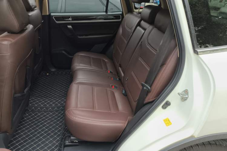 Used Yema T70 2016 1.8T CVT Ambition Model Interior 4