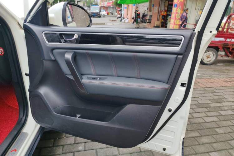Used Yema T70 2016 Upgraded Model 1.5T Manual Leading Version Interior 5