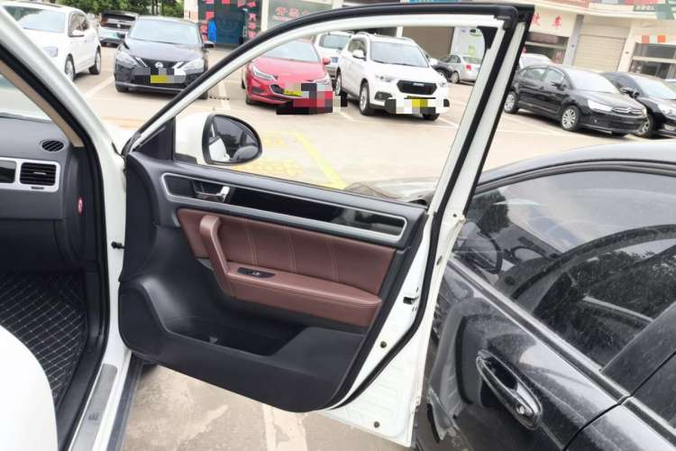 Used Yema T70 2016 1.8T CVT Ambition Model Interior 5