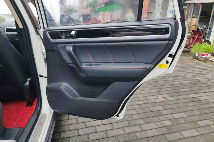 Used Yema T70 2016 Upgraded Model 1.5T Manual Leading Version Interior 6