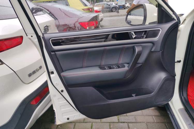 Used Yema T70 2016 Upgraded Model 1.5T Manual Leading Version Interior 7