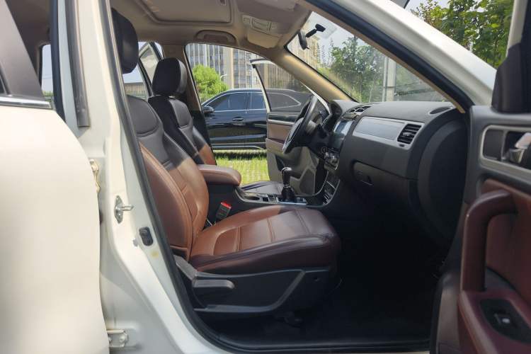 Used Yema T70 2016 Upgraded Model 1.8L Manual Elite Version Interior 8