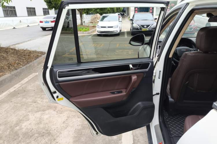 Used Yema T70 2016 1.8T CVT Ambition Model Interior 8