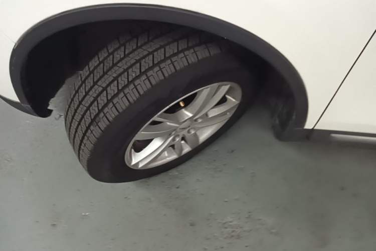 Used Yema T70 2016 1.8T CVT Elegant Model Left Front Wheel Hub