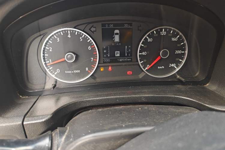 Used Yema T70 2016 1.8T CVT Elegant 7-Seater Odometer Close Up