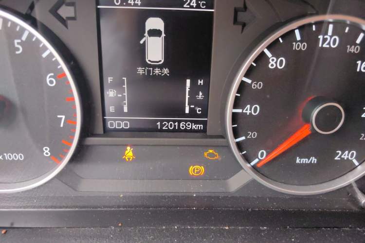 Used Yema T70 2016 Upgraded Model 1.8L Manual Comfort Version Odometer Close Up