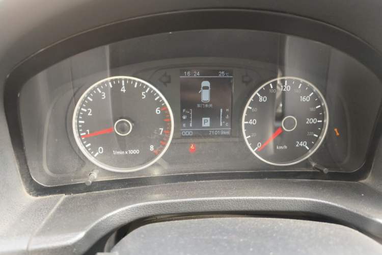 Used Yema T70 2016 1.8T CVT Elegant Model Odometer Close Up