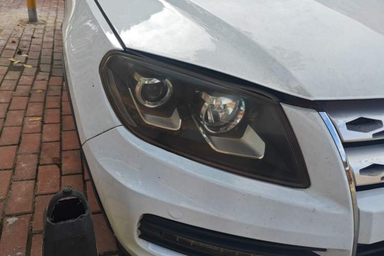 Used Yema T70 2016 1.8T CVT Elegant 7-Seater Right Front Headlight