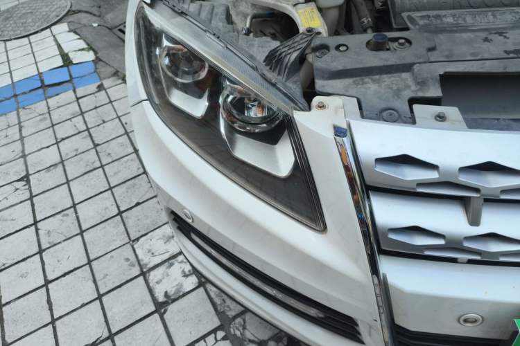 Used Yema T70 2016 Upgraded Model 1.8T CVT Flagship Edition Right Front Headlight