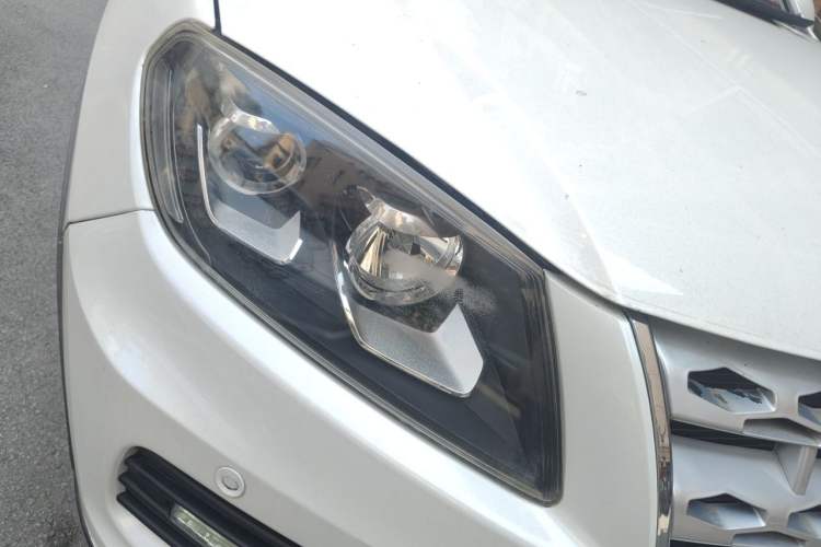 Used Yema T70 2016 Upgraded Model 1.5T Manual Luxury Version Right Front Headlight