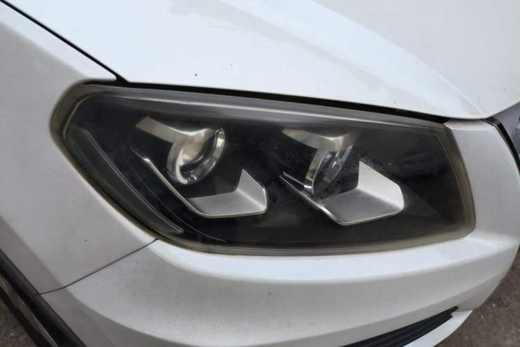 Used Yema T70 2016 Upgraded Model 1.8L Manual Comfort Version Right Front Headlight