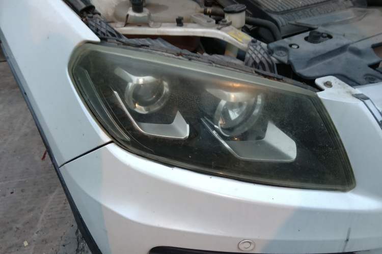 Used Yema T70 2016 Upgraded Model 1.5T Manual Luxury Version Right Front Headlight