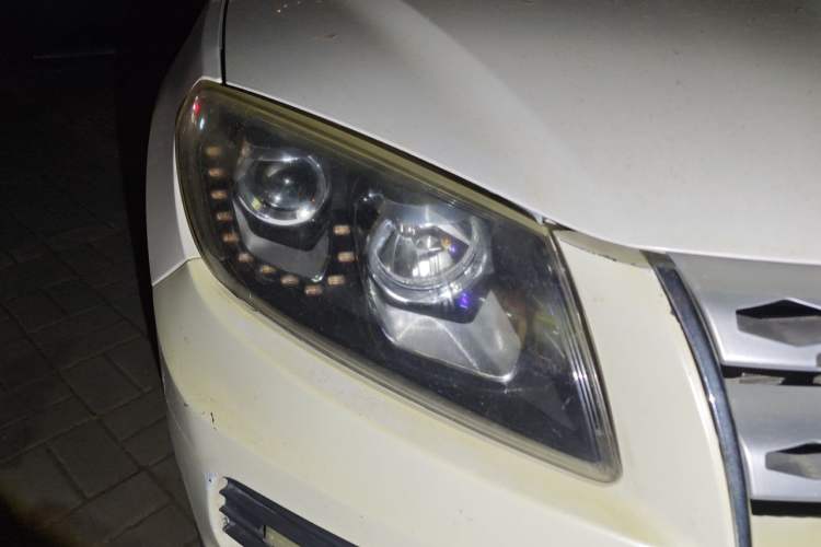 Used Yema T70 2016 Upgraded Model 1.8L Manual Elite Version Right Front Headlight