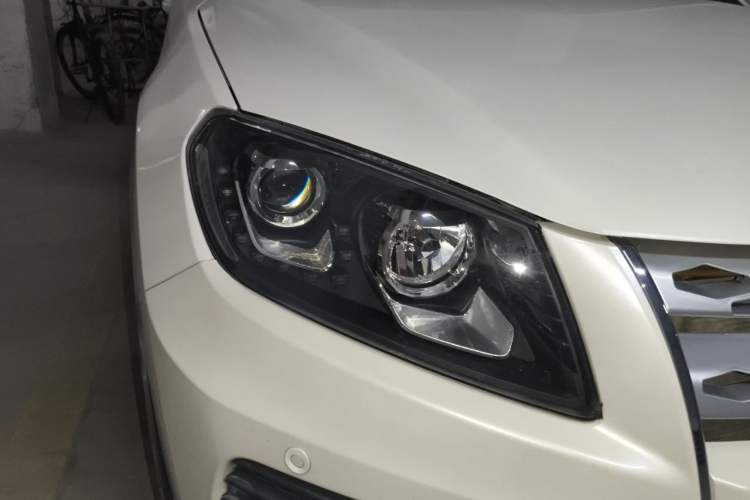 Used Yema T70 2016 Upgraded Model 1.5T Manual Luxury Version Right Front Headlight