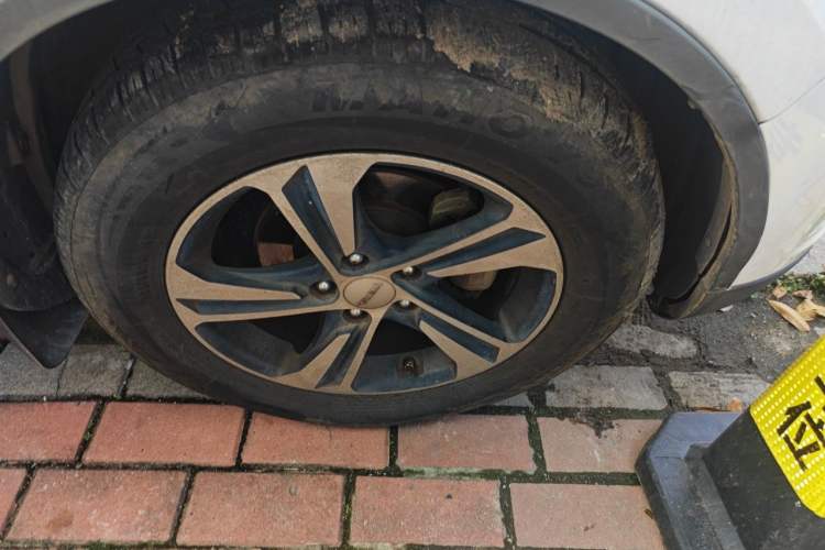 Used Yema T70 2016 1.8T CVT Elegant 7-Seater Right Front Wheel Hub