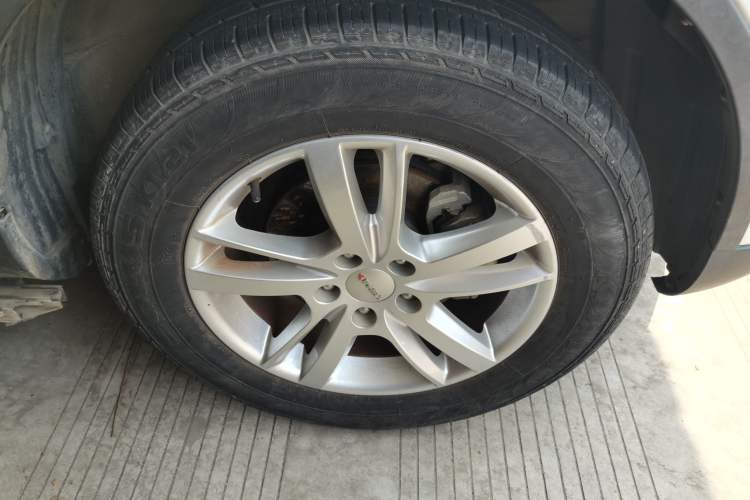 Used Yema T70 2016 Upgraded Model 1.8L Manual Elite Version Right Front Wheel Hub