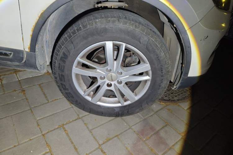 Used Yema T70 2016 Upgraded Model 1.8L Manual Elite Version Right Front Wheel Hub