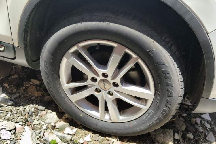 Used Yema T70 2016 Upgraded Model 1.8L Manual Elite Version Right Front Wheel Hub