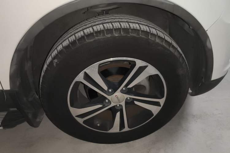 Used Yema T70 2016 Upgraded Model 1.5T Manual Luxury Version Right Front Wheel Hub