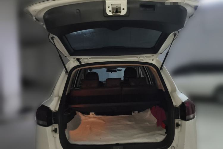 Used Yema T70 2016 Upgraded Model 1.5T Manual Luxury Version Trunk