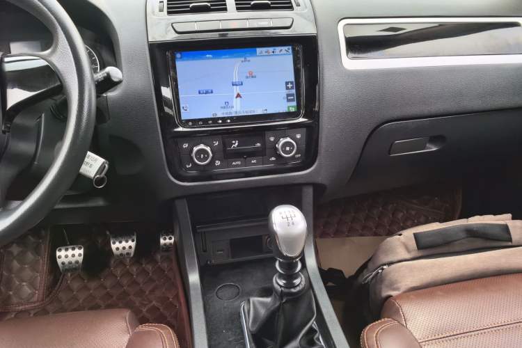 Used Yema T70 2016 Upgraded Model 1.5T Manual Leading Version Audio And AC Panel