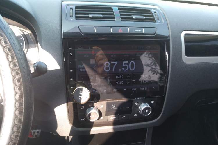 Used Yema T70 2016 Upgraded Model 1.5T Manual Leading Version Audio And AC Panel