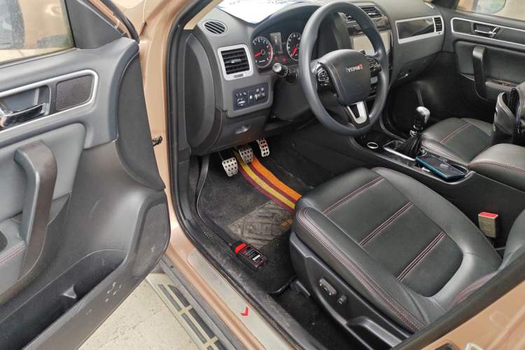 Used Yema T70 2016 Upgraded Model 1.5T Manual Luxury Version Driver Seat