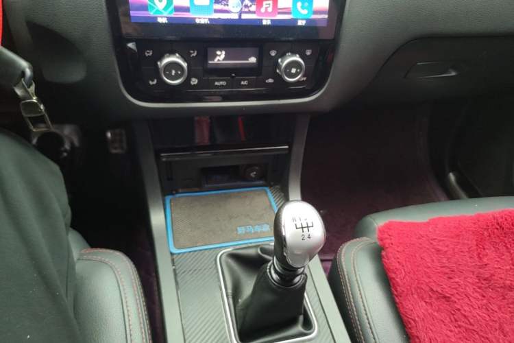 Used Yema T70 2016 Upgraded Model 1.5T Manual Leading Version Gear Lever