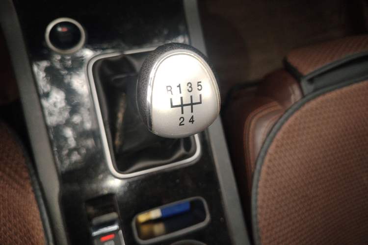 Used Yema T70 2016 Upgraded Model 1.5T Manual Luxury Version Gear Lever