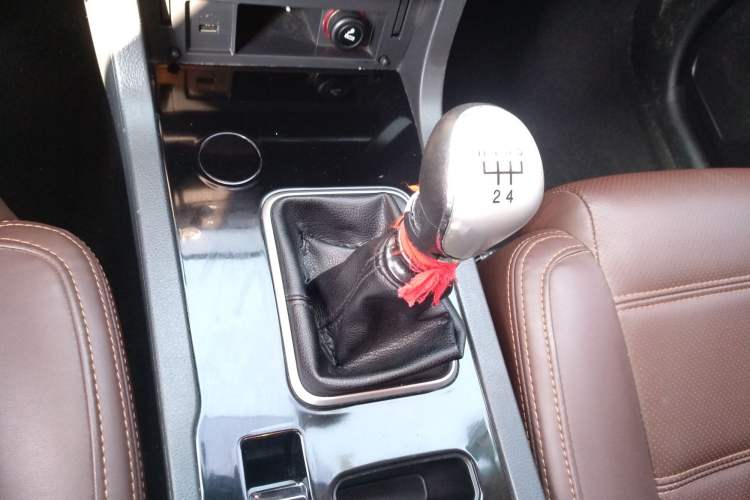 Used Yema T70 2016 Upgraded Model 1.5T Manual Leading Version Gear Lever