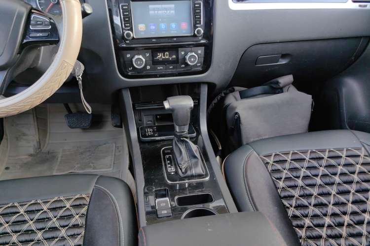 Used Yema T70 2016 1.8T CVT Elegant Model Gear Lever