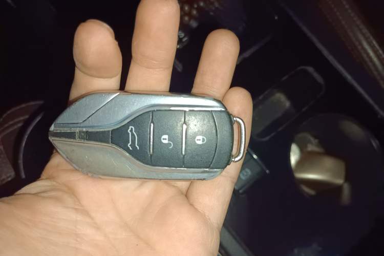 Used Yema T70 2016 Upgraded Model 1.8T CVT Flagship Edition Interior 1