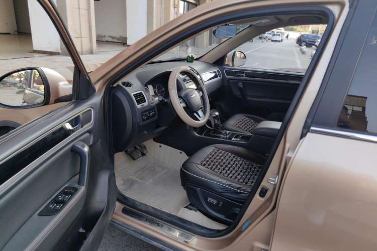 Used Yema T70 2016 1.8T CVT Elegant Model Interior 3