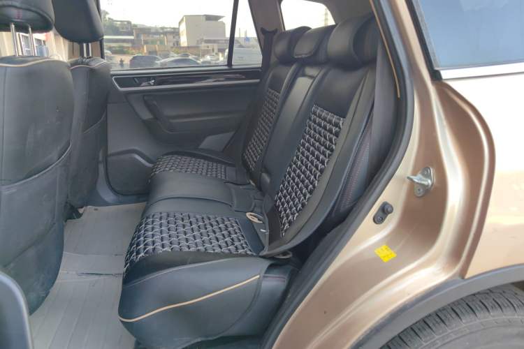Used Yema T70 2016 1.8T CVT Elegant Model Interior 4