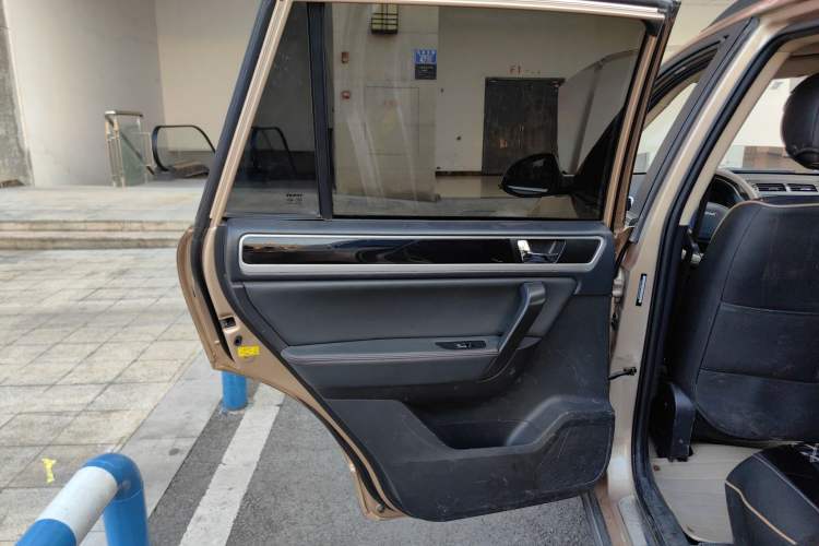 Used Yema T70 2016 1.8T CVT Elegant Model Interior 8