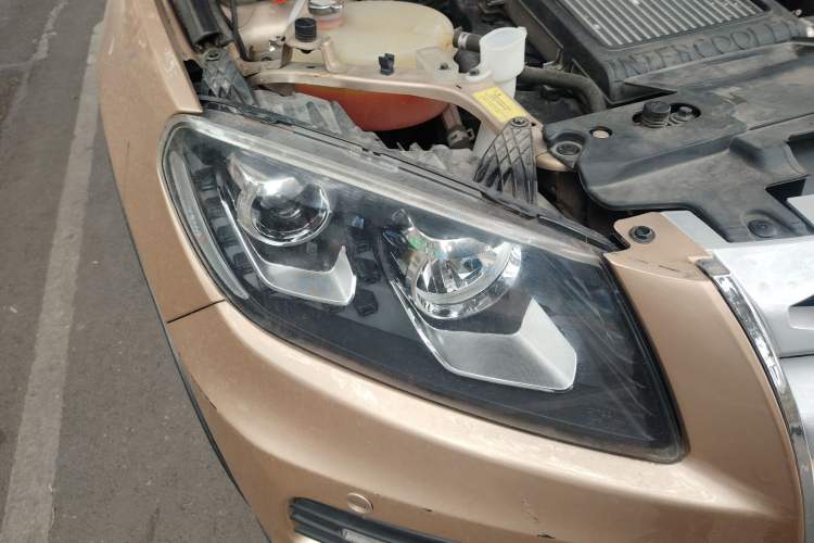 Used Yema T70 2016 Upgraded Model 1.5T Manual Luxury Version Right Front Headlight