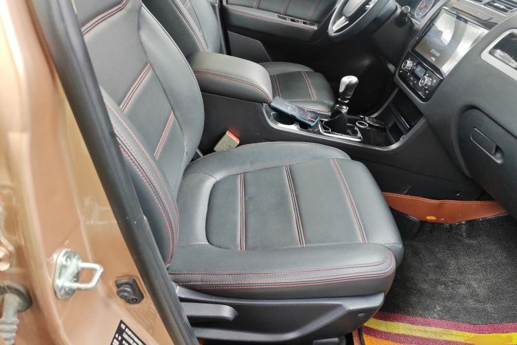 Used Yema T70 2016 Upgraded Model 1.5T Manual Luxury Version Right Front Seat