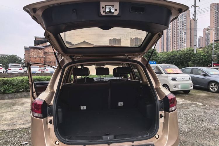 Used Yema T70 2016 Upgraded Model 1.5T Manual Leading Version Trunk